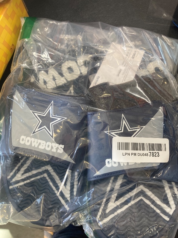 Photo 1 of FOCO Dallas Cowboys NFL Mens Colorblock Big Logo Gel Slides - L