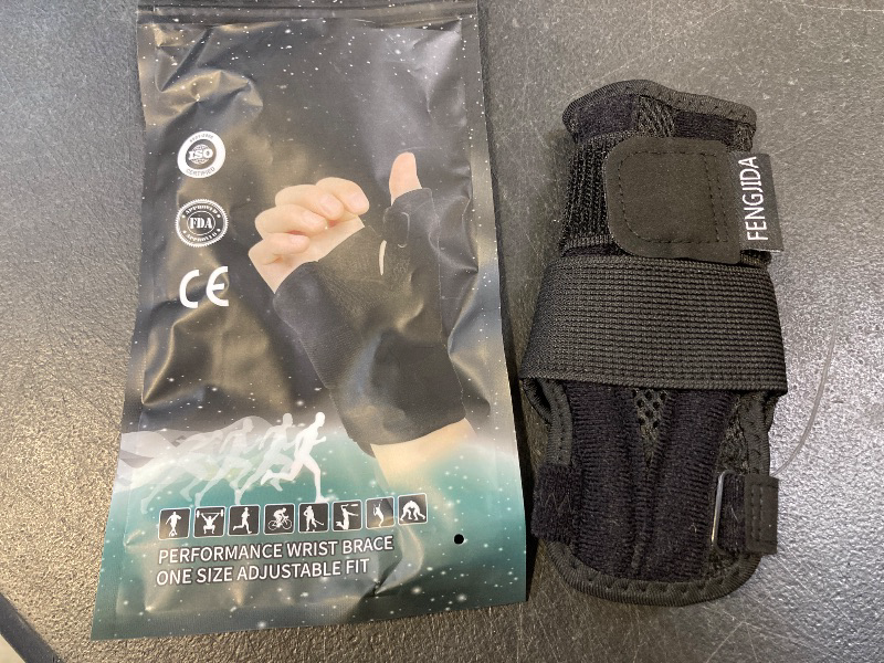 Photo 1 of Thumb Brace - Carpal Tunnel Wrist Brace Relief and Tendinitis Arthritis Sprained, Thumb Spica Splint Wrist Support to Help Sleep, Treat Trigger Finger Splint Sprained Relieve Pain - Fit Left and Right Hands