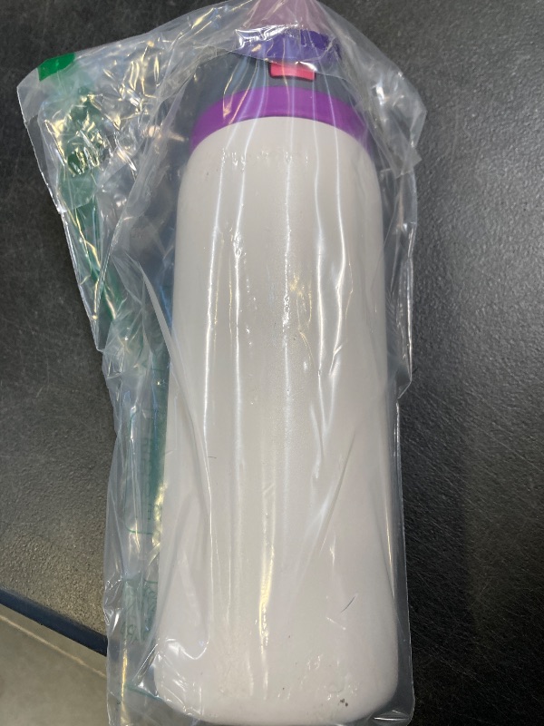 Photo 1 of Owala FreeSip Insulated Stainless Steel Water Bottle with Straw for Sports, Travel, and School BPA-Free Sports Water Bottle, 32 oz, Dreamy Field
