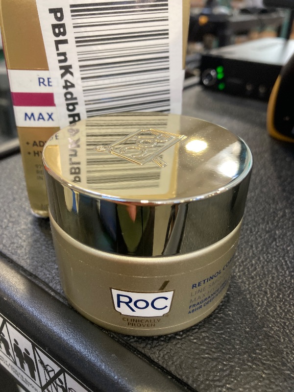 Photo 1 of RoC Retinol Correxion Max Hydration Anti-Aging Daily Face Moisturizer with Hyaluronic Acid, Fragrance-Free, Oil Free Skin Care, 1.7 Ounces (Packaging May Vary)
