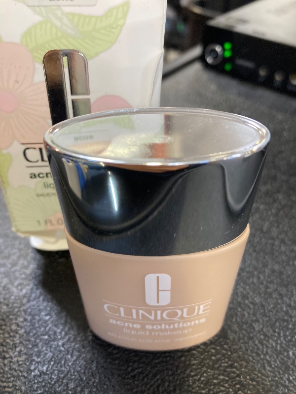 Photo 1 of Clinique Acne Solutions Liquid Foundation Makeup With Salicylic Acid For Dry Combination to Oily Skin Types | Medium Coverage, Natural Matte Finish, Ivory, 1.0 Fl Oz