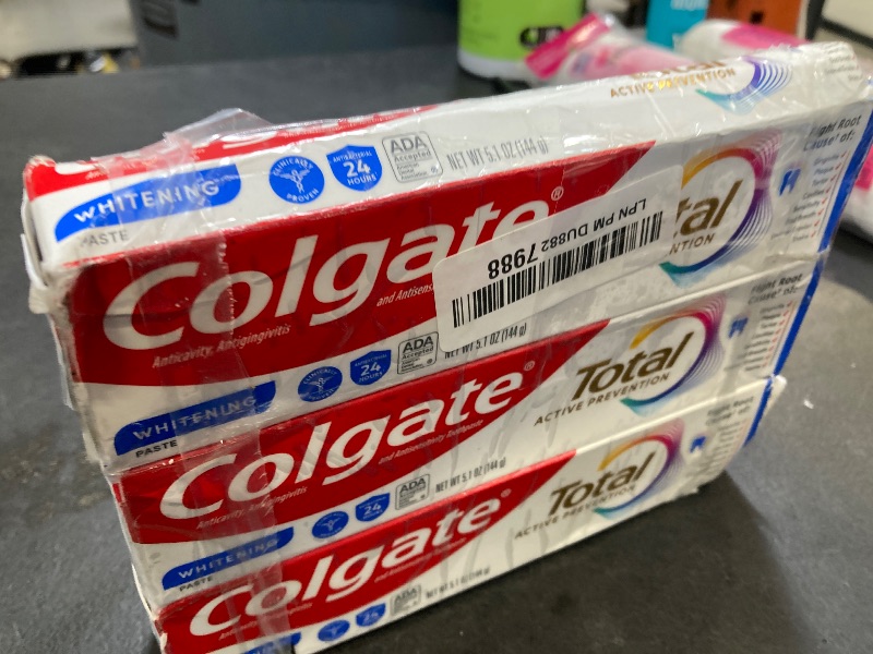 Photo 1 of Colgate Total Whitening Toothpaste with Fluoride, 10 Benefits Including Sensitivity Relief and Stain Removal, Mint, 5.1 ounces (4 Pack)