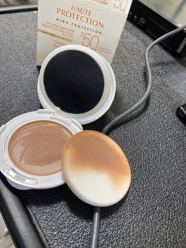 Photo 1 of Avène High Protection Beige Tinted Compact, Broad Spectrum SPF 50+, UVA/UVB Blue Light Protection, Water Resistant, Non-Greasy, 0.35 Oz