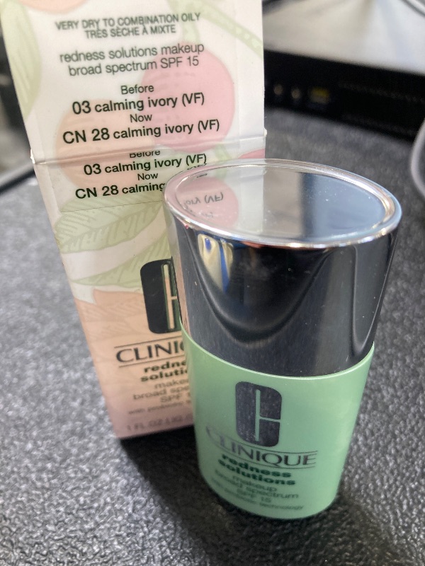 Photo 1 of Clinique Redness Solutions Liquid Foundation Makeup Broad Spectrum SPF 15 With Probiotic Technology | Covers Redness + Appropriate For Skin With Rosacea, Calming Ivory, 1 Fl Oz