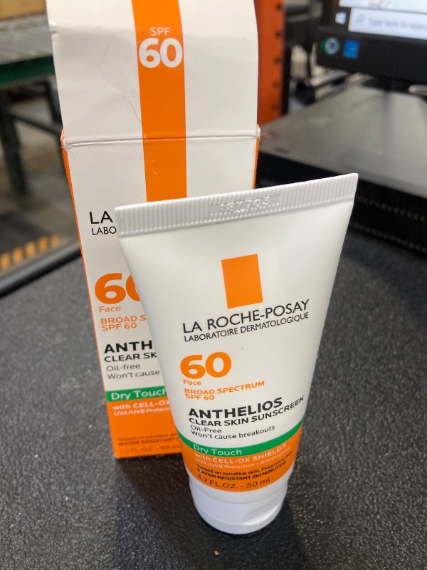 Photo 1 of La Roche-Posay Anthelios Clear Skin Sunscreen Dry Touch SPF 60, Oil Free Sunscreen For Face, Oil Absorbing, Broad Spectrum SPF + Antioxidants, Non-Greasy, Oxybenzone Free, Travel Size