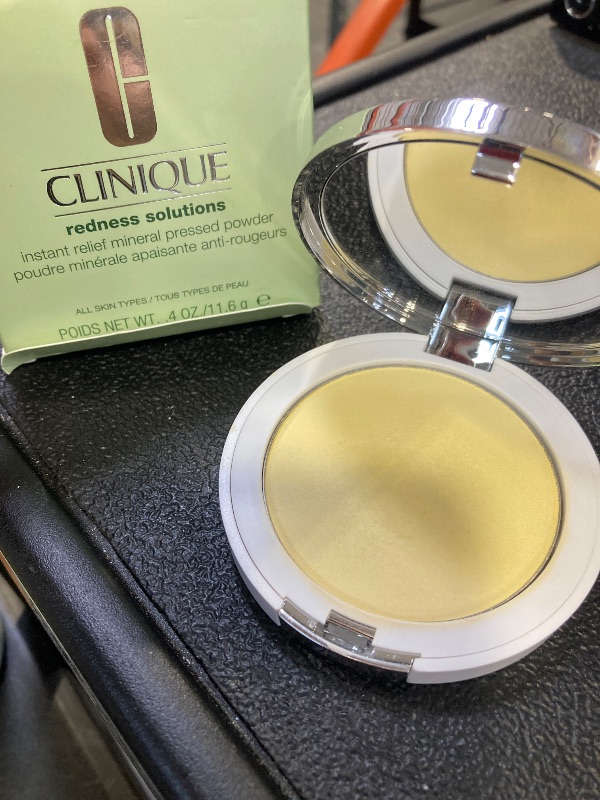 Photo 1 of Clinique Redness Solutions Instant Relief Mineral Pressed Powder Makeup | Redness Correcting + Appropriate for Skin with Rosacea, Transparent, 1 Ounce