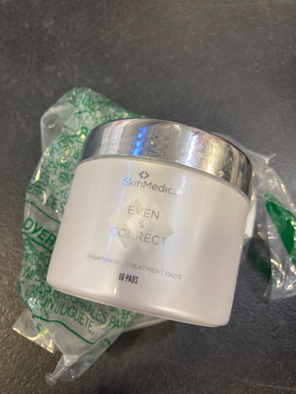 Photo 1 of SkinMedica Even & Correct Brightening Treatment Pads For Face Exfoliating, 10% Glycolic Acid Pads That Are Retinol-Free, Alcohol-Free and Hydroquinone-Free, 60 Ct