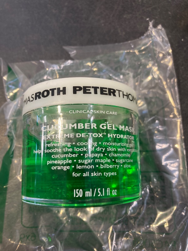 Photo 1 of Peter Thomas Roth | Cucumber Gel Mask | Extreme De-Tox™ Hydrator, Cooling and Hydrating Facial Mask, Helps Soothe the Look of Dry and Irritated Skin