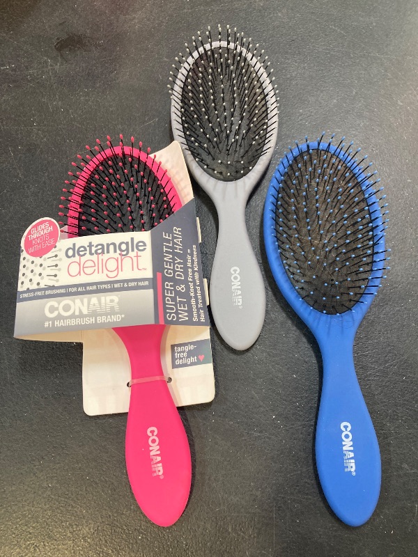 Photo 1 of Conair Detangling Brush 3PK - For wet and dry - Ideal for all types - curly brush - brushes for women - detangler brush - brushes for women - Blue, Pink, Gray Assorted
