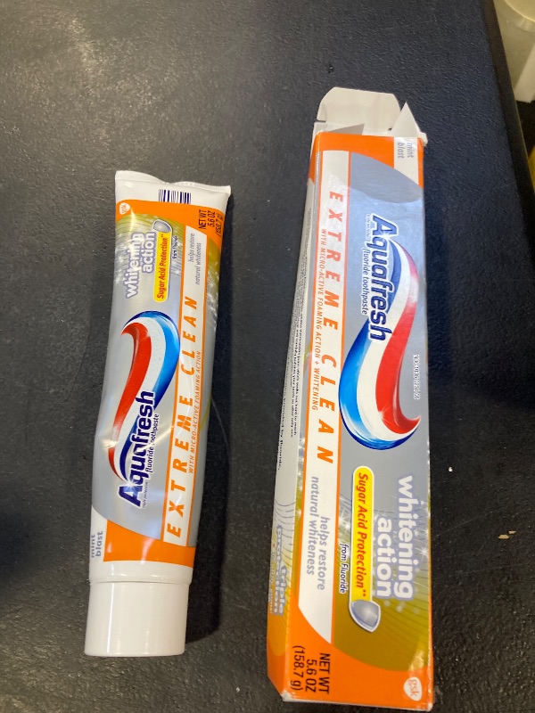 Photo 1 of Aquafresh Extreme Clean Whitening Action Fluoride Toothpaste for Cavity Protection, Sugar Acid Protection, Mint Blast, 5.6 oz exp- 10/2026