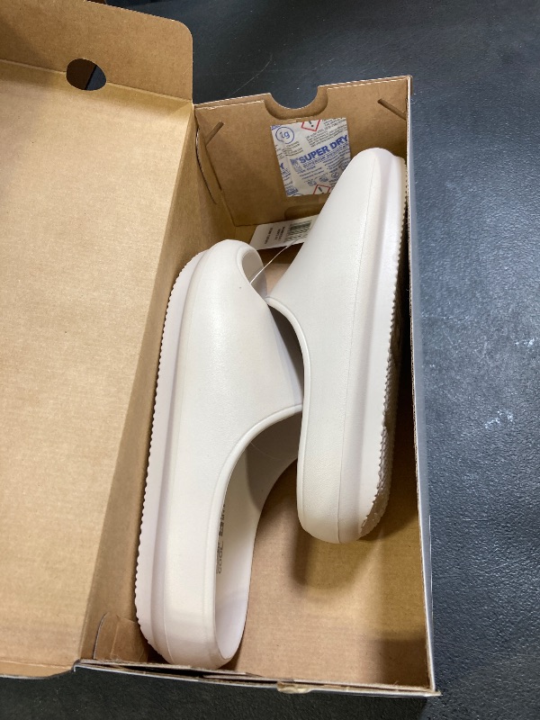 Photo 1 of Womens Slide Sandal size small 