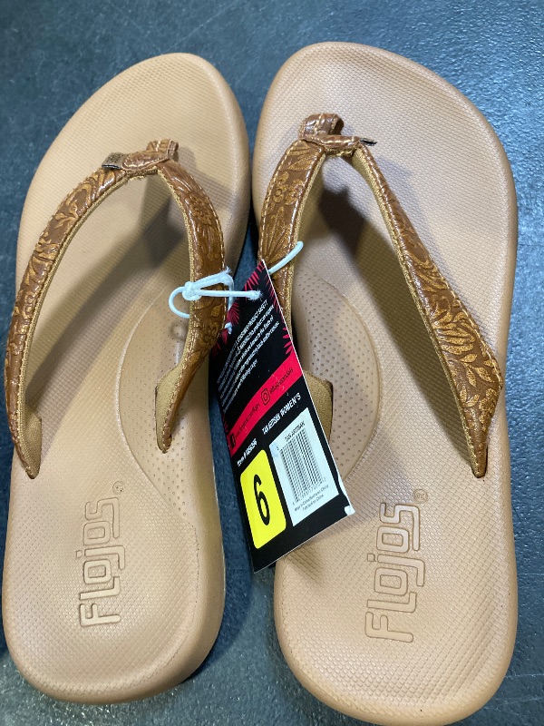Photo 1 of Flojos Women's Flip Flop size 6