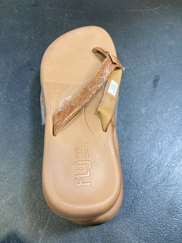 Photo 1 of Flojos Women's Flip Flop size 7