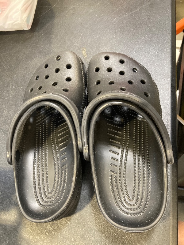 Photo 1 of Crocs

Adult Classic Clog in Black size M 6 W 8