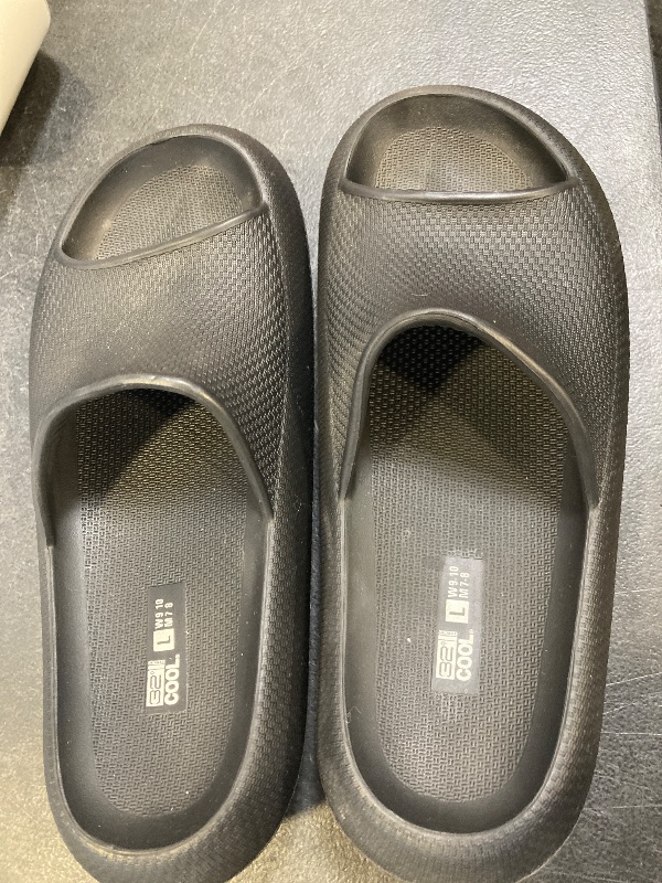 Photo 1 of 32 Degrees Women's Cloud Slide | Slip-On | Waterproof | Pillow-Like Comfort | Lightweight size large 