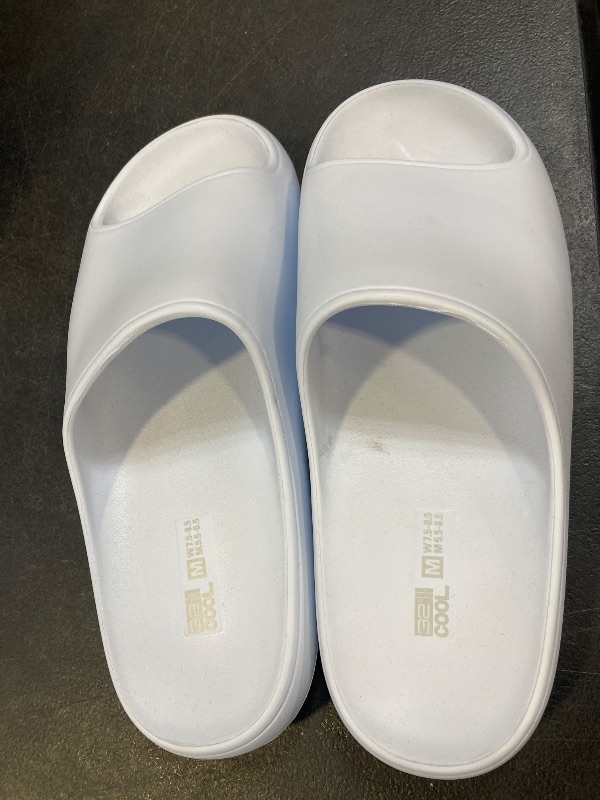 Photo 1 of 32 Degrees Women's Cloud Slide | Slip-On | Waterproof | Pillow-Like Comfort | Lightweight size m 
