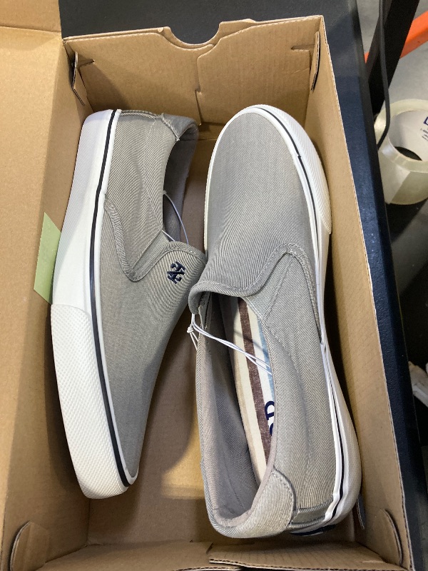Photo 1 of Izod Men's Canvas Slip On size 9