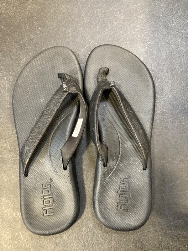 Photo 1 of Flojos Women's Flip Flop  size 7