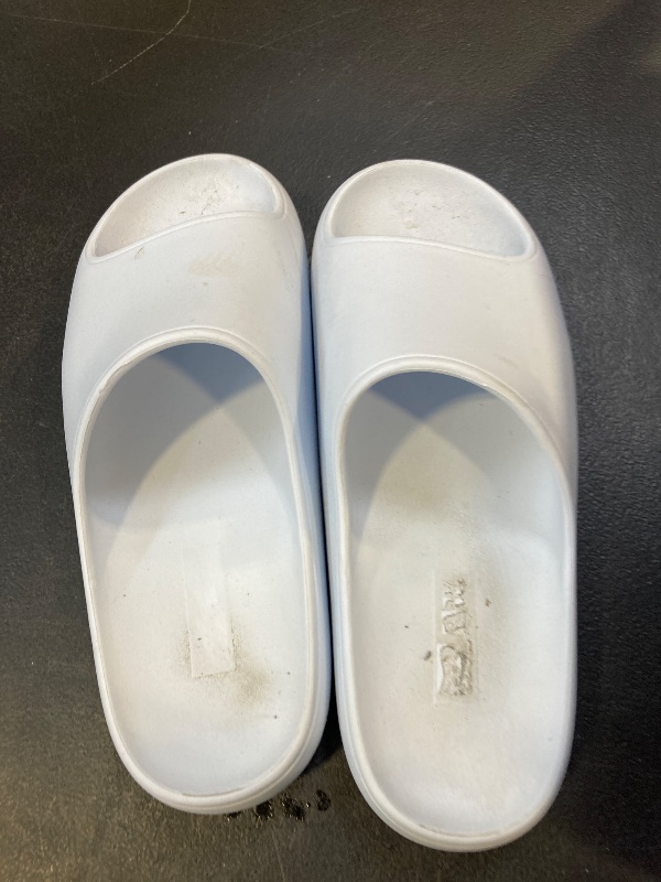 Photo 1 of 32 DEGREES Women's Cloud Slide | Slip-On | Waterproof  size small 