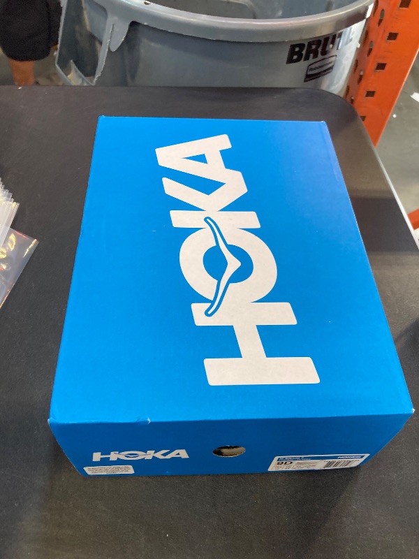 Photo 1 of Arahi 7
Hoka Shoes size men 9 