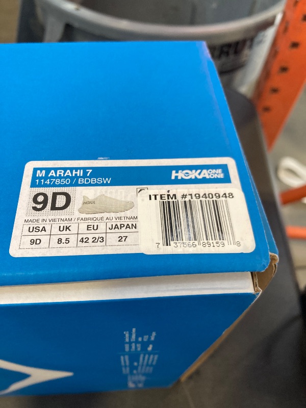 Photo 1 of Arahi 7
Hoka Shoes size men 9 