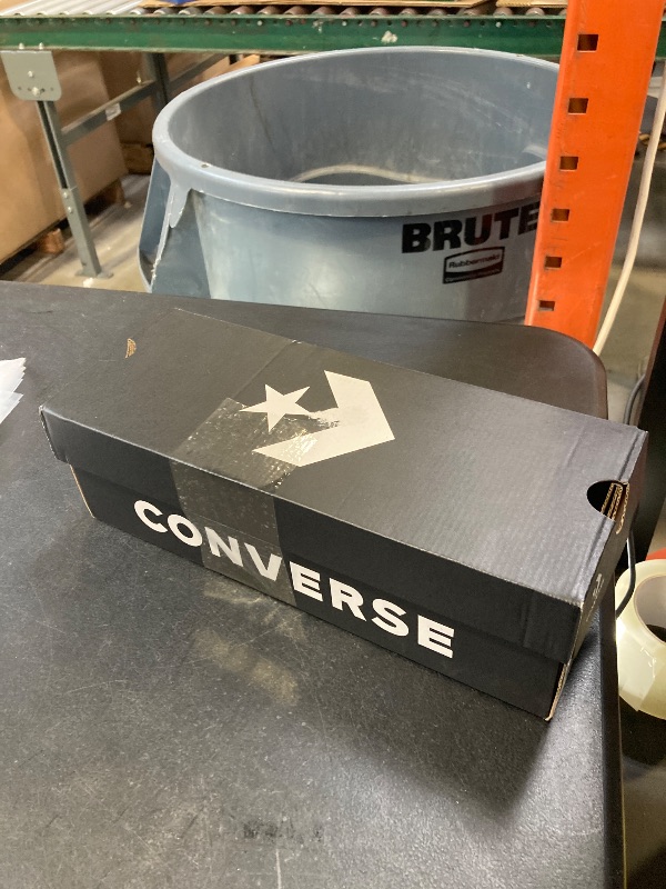Photo 1 of Converse Chuck Taylor All Star Low Top Sneakers size M7/W9