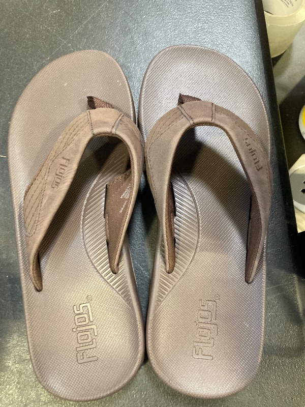 Photo 1 of Flojos Men's Flip Flop SIZE 9