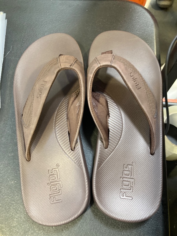 Photo 1 of Flojos Men's Flip Flop SIZE 9