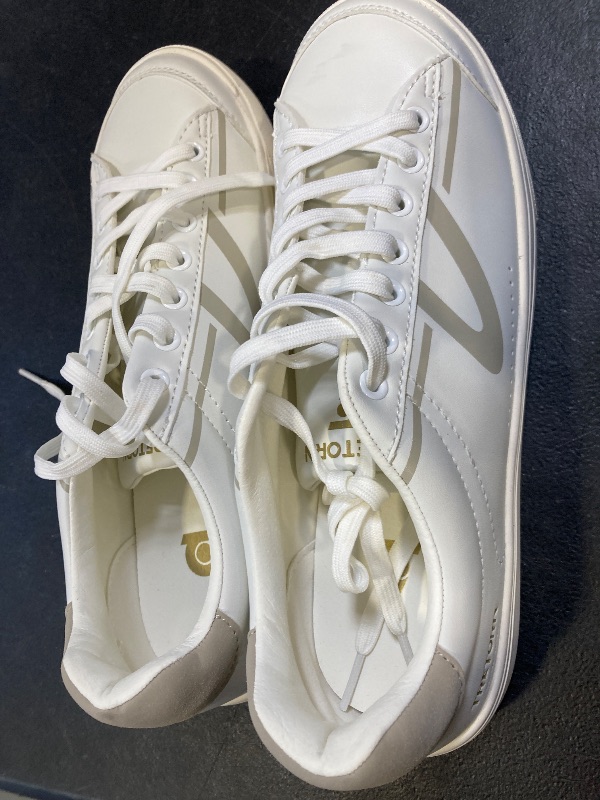 Photo 1 of TRETORN  Hopper Sneaker SIZE 9 m