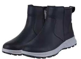 Photo 1 of Khombu Dusk Ladies Size 8 All Weather Boot Black New in Box SIZE 8