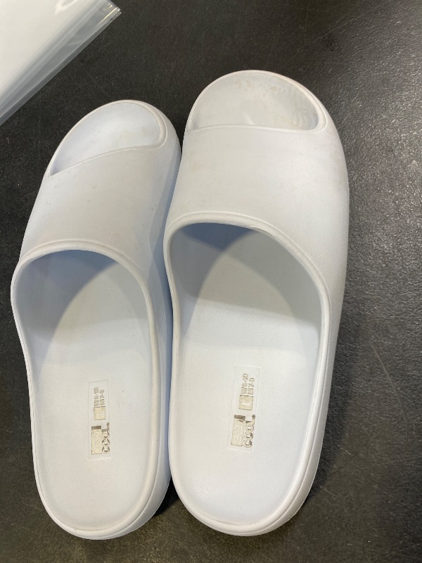 Photo 1 of 32 DEGREES Women's Cloud Slide | Slip-On | Waterproof | Pillow-Like Comfort | Lightweight, grey, Large 