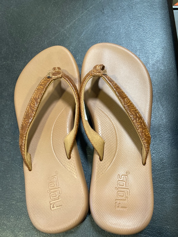 Photo 1 of Flojos Womens Flip flops size 9