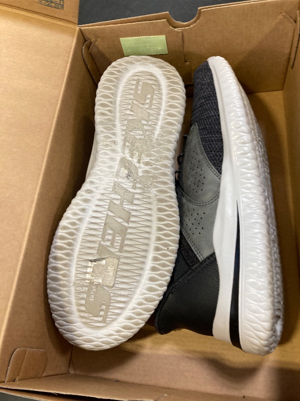 Photo 1 of Skechers Men's Delson Swift Fit Hands Free Shoe size 9 