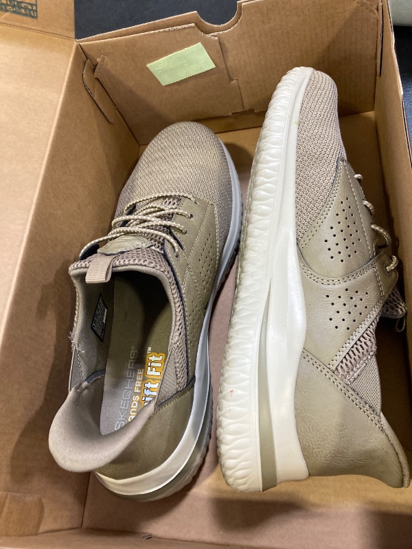 Photo 1 of Skechers Men's Delson Swift Fit Hands Free Shoe size 9 