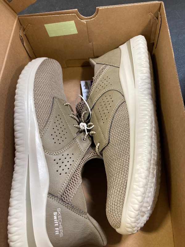 Photo 1 of Skechers Men's Delson Swift Fit Hands Free Shoe size 10