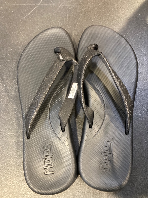 Photo 1 of Flojos Women's Flip Flop size 9