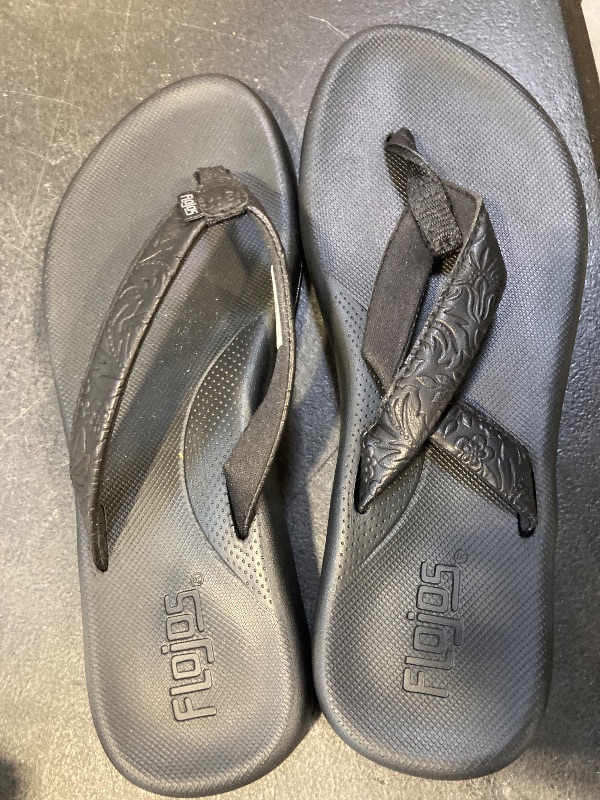 Photo 1 of Flojos Women's Flip Flop size 7 