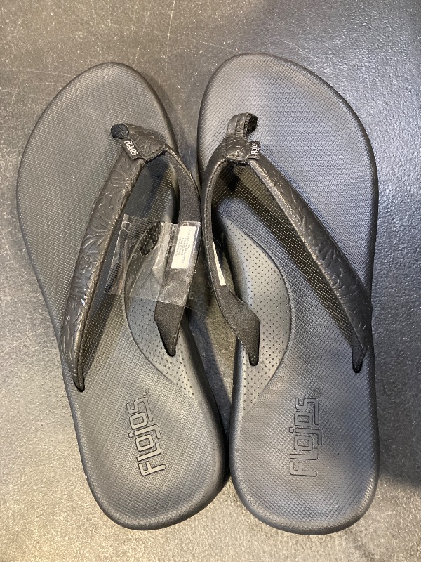 Photo 1 of Flojos Women's Flip Flop size 10