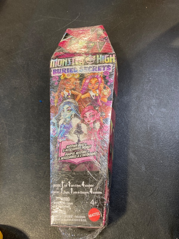 Photo 1 of Monster High Buried Secrets Dolls and Accessories, Cozy Creepover Theme with Mystery Doll and 5 Unboxing Surprises (Characters May Vary)