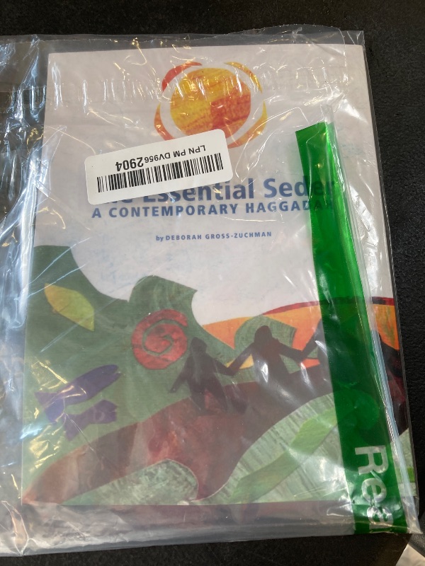Photo 1 of The Essential Seder: A Contemporary Haggadah (Hebrew Edition)