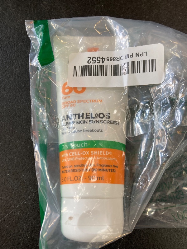Photo 1 of La Roche-Posay Anthelios Clear Skin Sunscreen Dry Touch SPF 60, Oil Free Sunscreen For Face, Oil Absorbing, Broad Spectrum SPF + Antioxidants, Non-Greasy, Oxybenzone Free, Travel Size