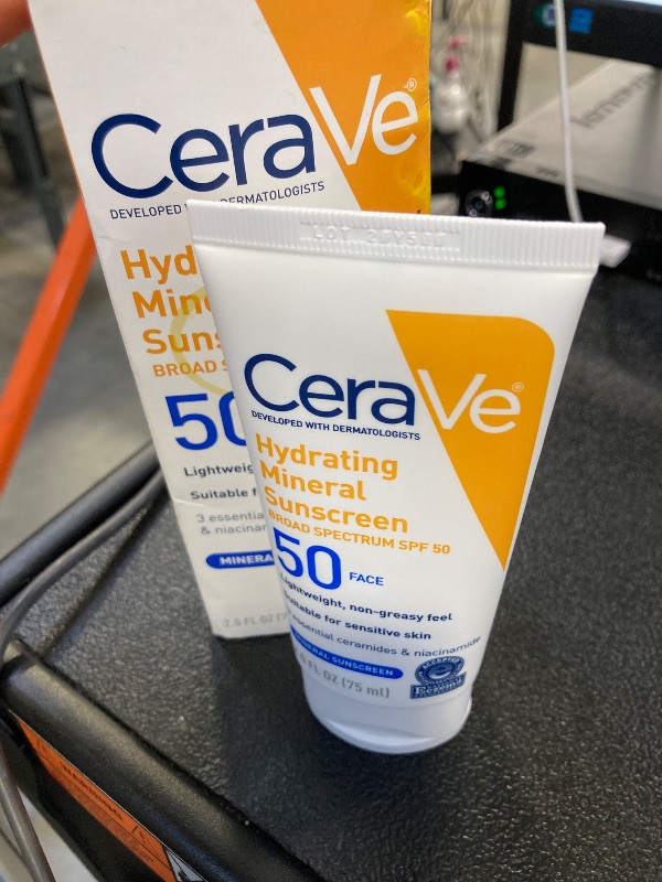 Photo 1 of CeraVe 100% Mineral Sunscreen SPF 50, Face sunscreen With Zinc Oxide & Titanium Dioxide, Hyaluronic Acid + Niacinamide + Ceramides, Oil Free, Travel Size 2.5 oz