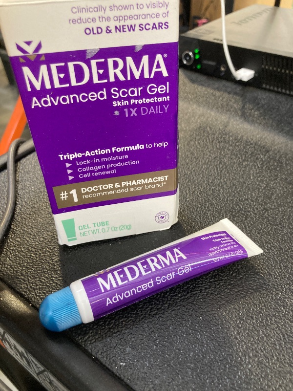 Photo 1 of Mederma Advanced Scar Gel, Treats Old and New Scars, Reduces the Appearance of Scars from Acne, Stitches, Burns and More, 0.70oz (20g)