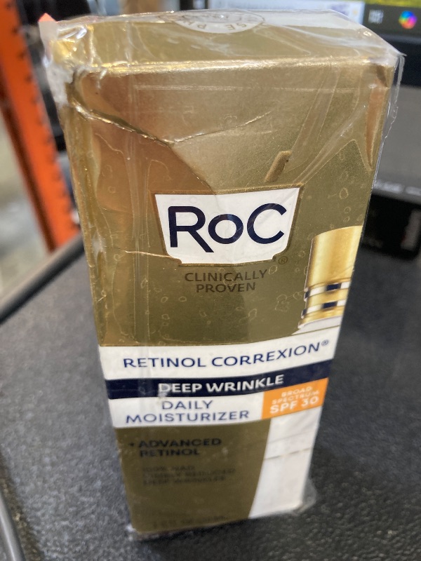 Photo 1 of RoC Retinol Correxion Deep Wrinkle Daily Face Moisturizer with Sunscreen SPF 30, Skin Care Treatment for Fine Lines, Dark Spots, Post-Acne Scars, 1 Ounce (Packaging May Vary)