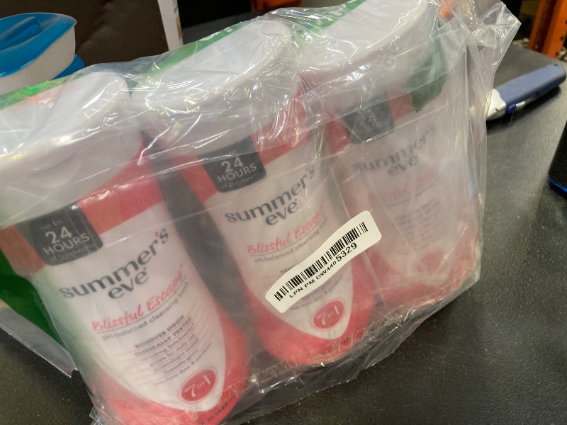 Photo 1 of Summer's Eve Blissful Escape Daily Refreshing All Over Feminine Body Wash, Removes Odor, Feminine Wash pH Balanced, 15 Fl Oz (Pack of 3)