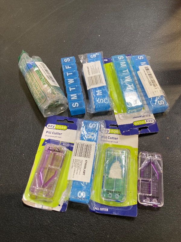 Photo 1 of pills dispenser and cutter bundle