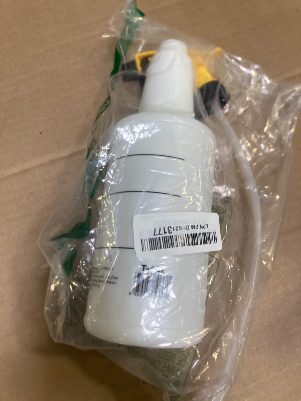 Photo 1 of Chemical Guys Acc_136 Acid Resistant Sprayer, with 32 oz Heavy Duty Bottle , White