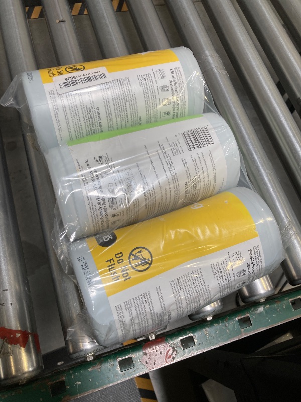 Photo 1 of Amazon Basics Disinfecting Wipes