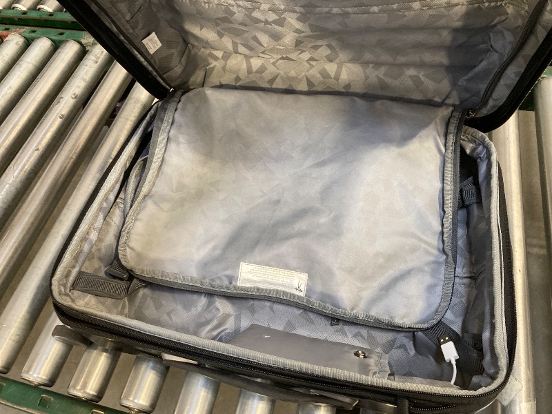 Photo 1 of Ricardo Hardside Lightweight Carry On 350o Spinner Luggage 