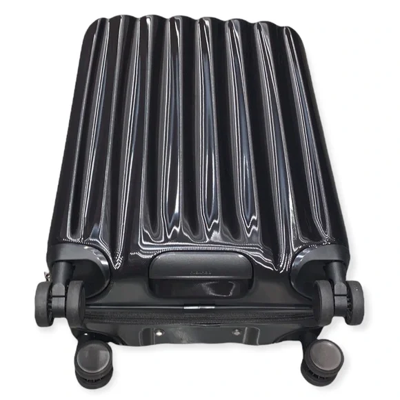 Photo 1 of Ricardo Hardside Lightweight Carry On 350o Spinner Luggage 